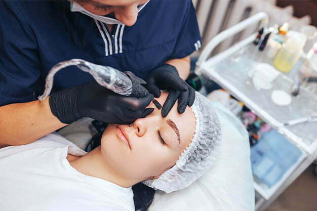 Semi - Permanent Make Up